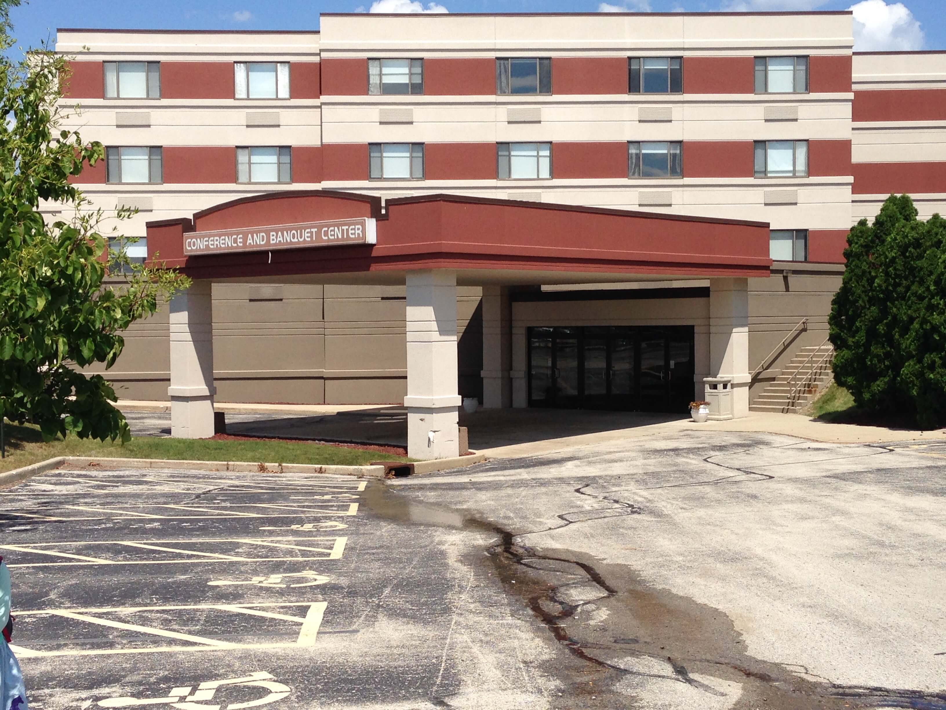 Clarion Hotel Milwaukee Airport Conference Center Entrance